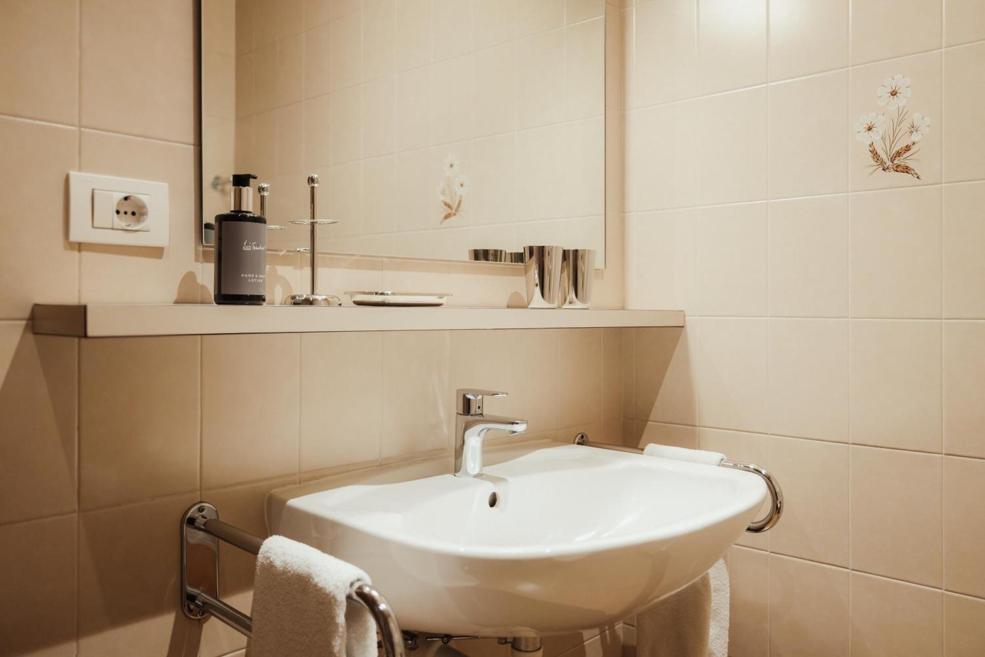 Corso Am Graben Hotel Bruneck Buitenkant foto