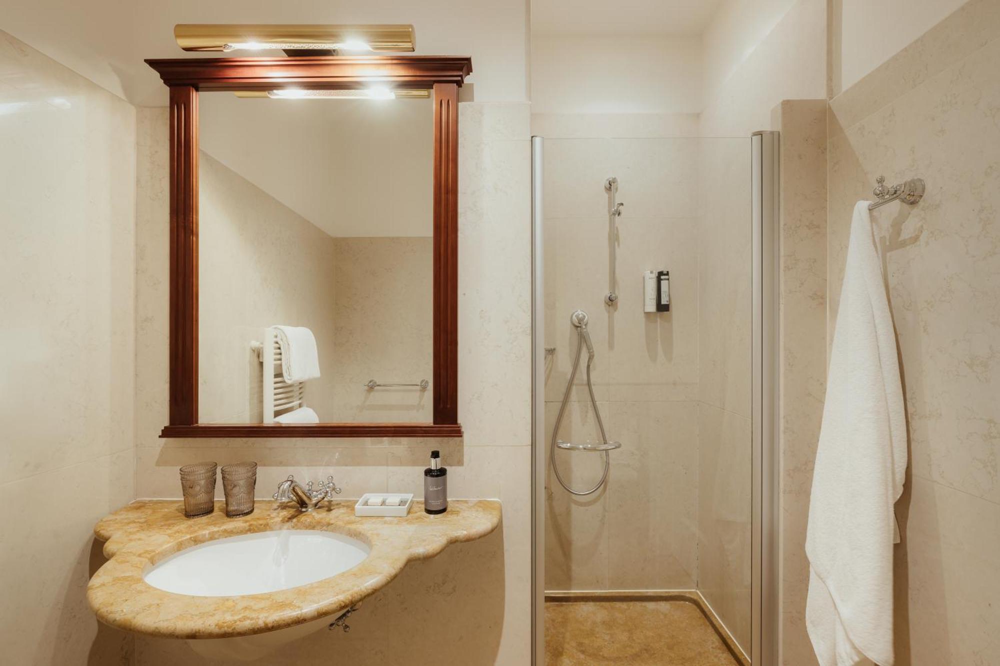 Corso Am Graben Hotel Bruneck Buitenkant foto