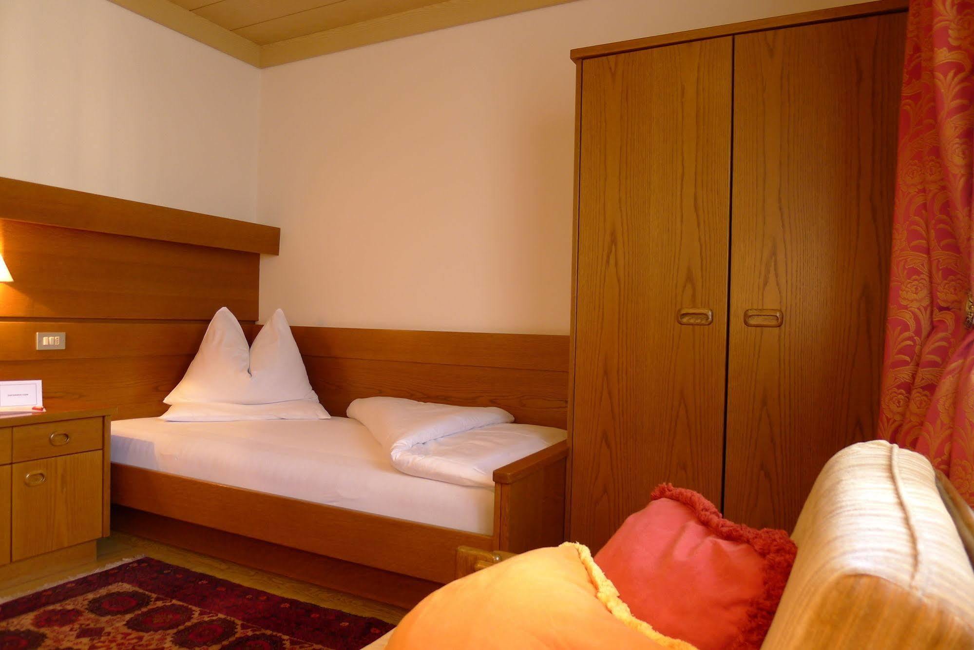 Corso Am Graben Hotel Bruneck Buitenkant foto